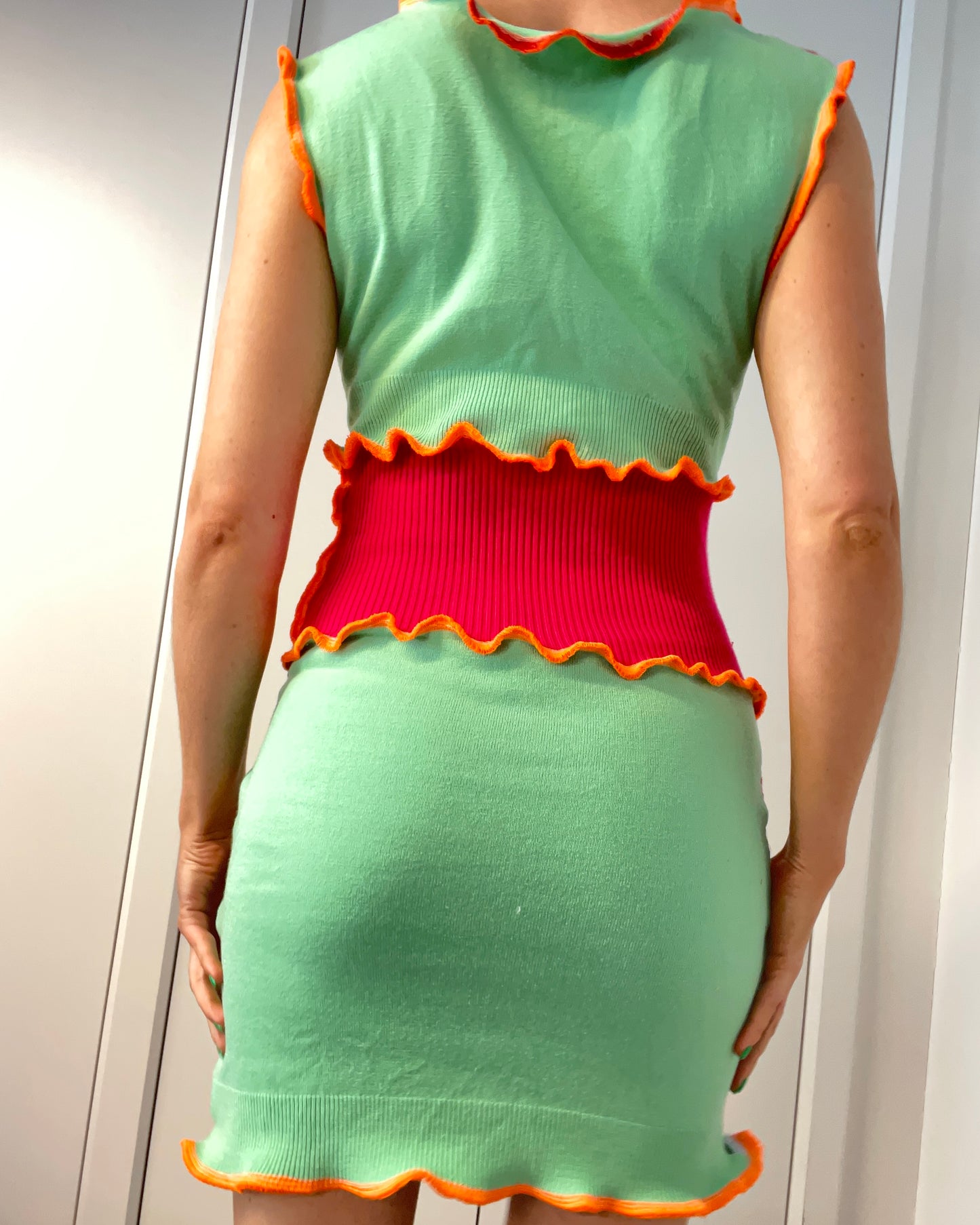 DRESS / 1742. / (S)