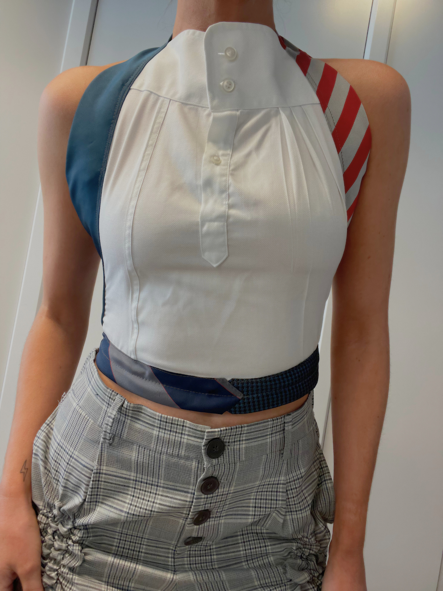 SHIRT SLEEVE HALTER / 2938. / XS