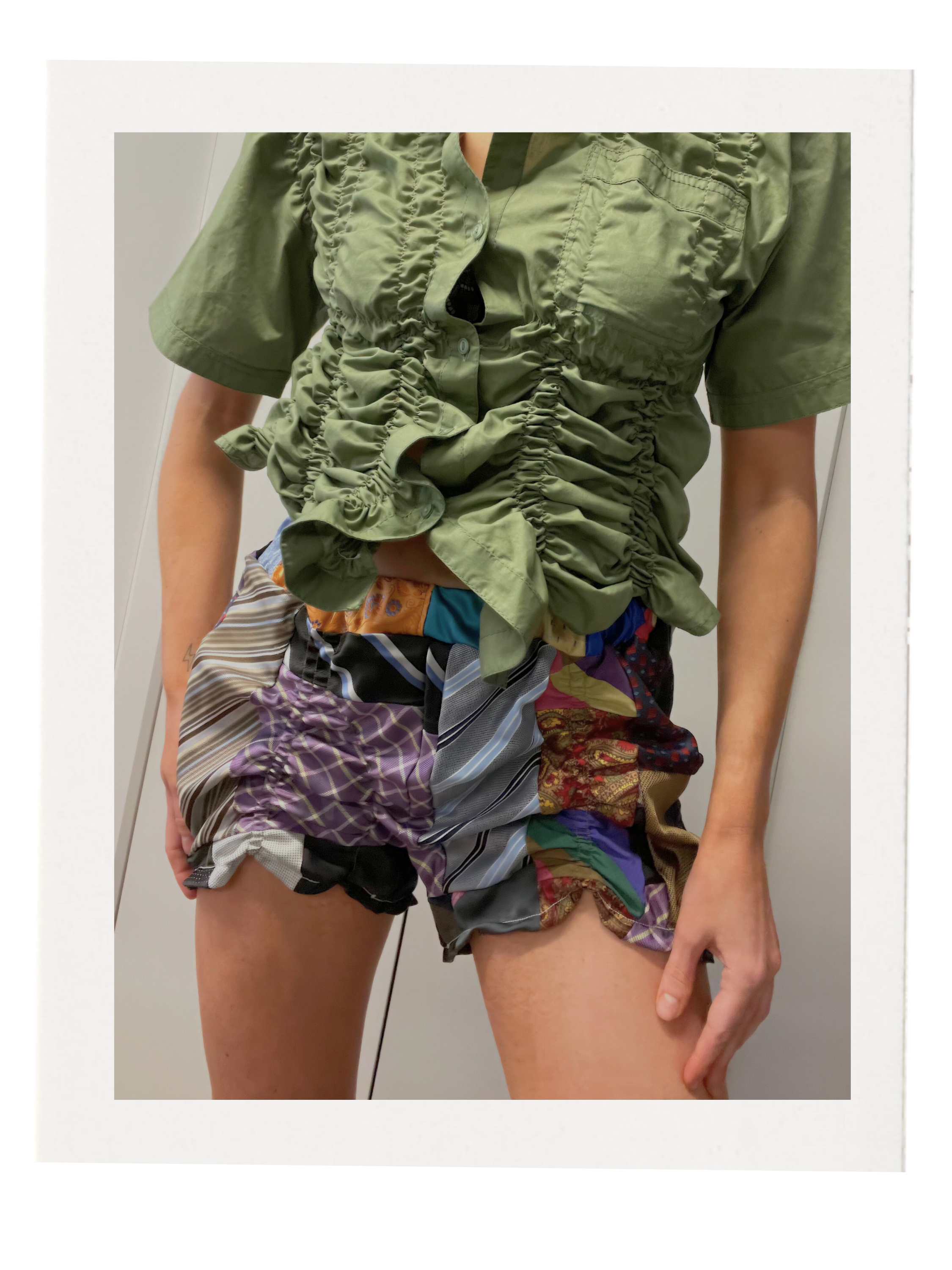 SHIRRED NECK TIE SHORTS / 2947. / S