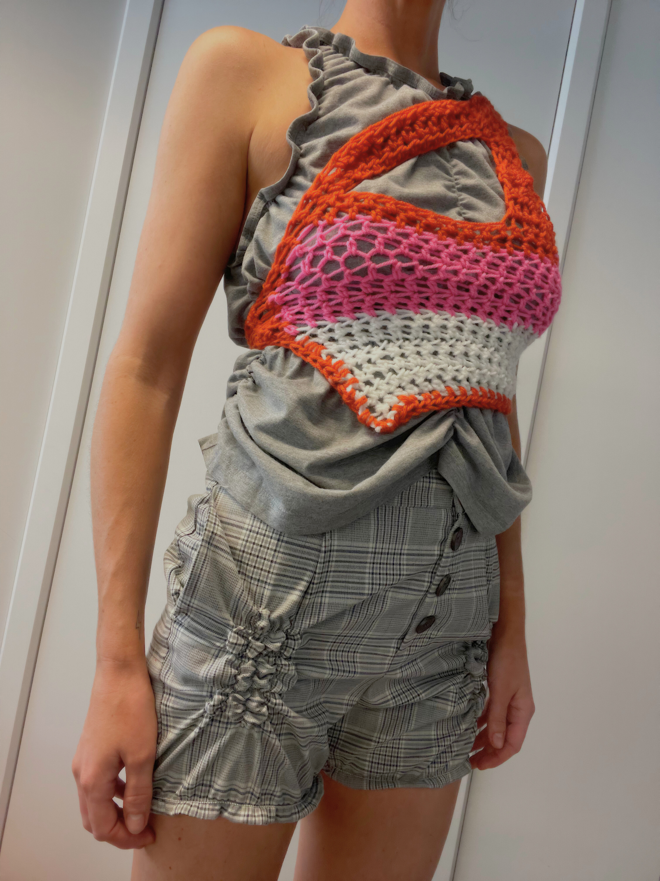 CROCHET CUTOUT TOP / 2942. / XS