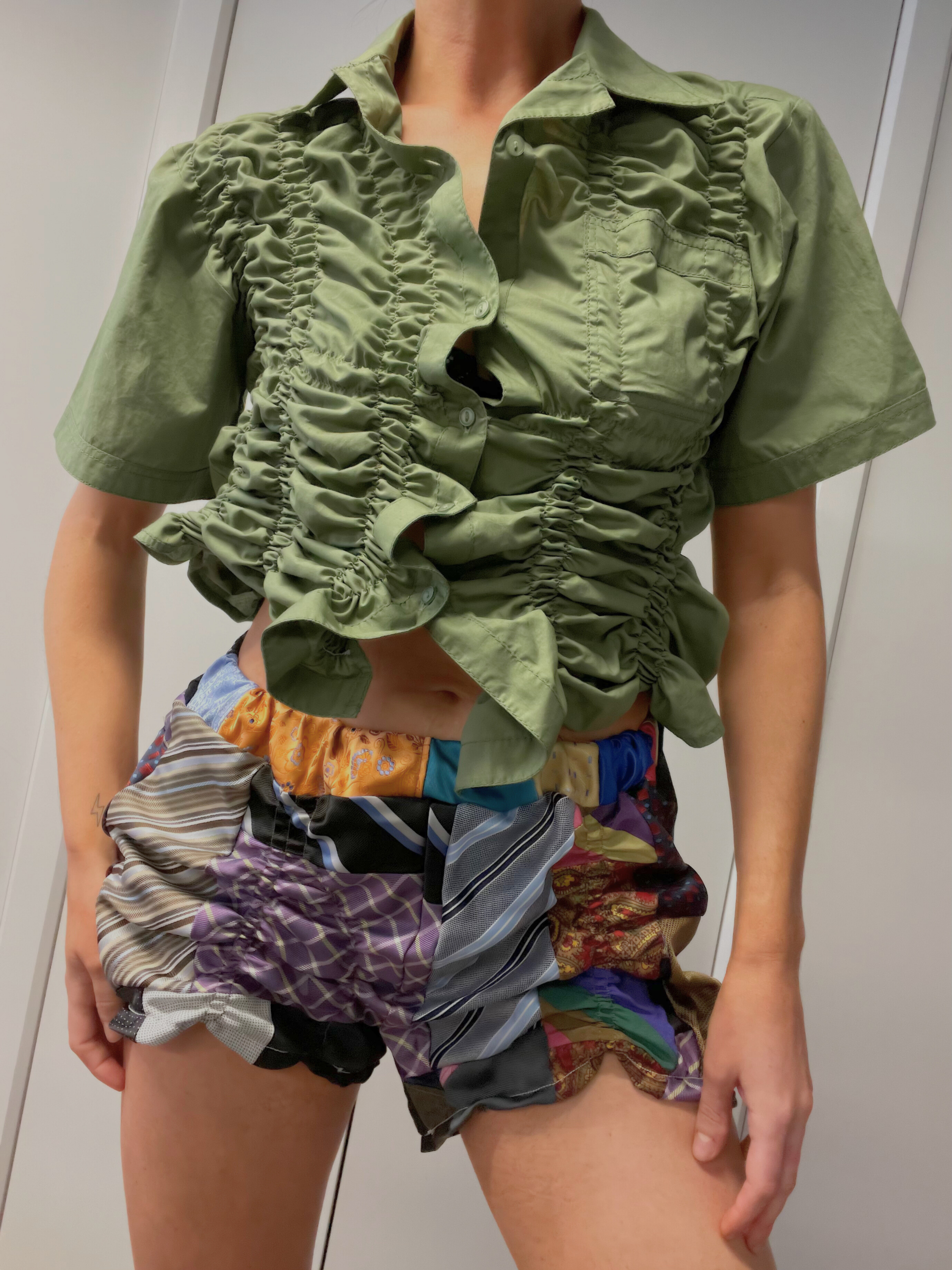 SHIRRED NECK TIE SHORTS / 2947. / S