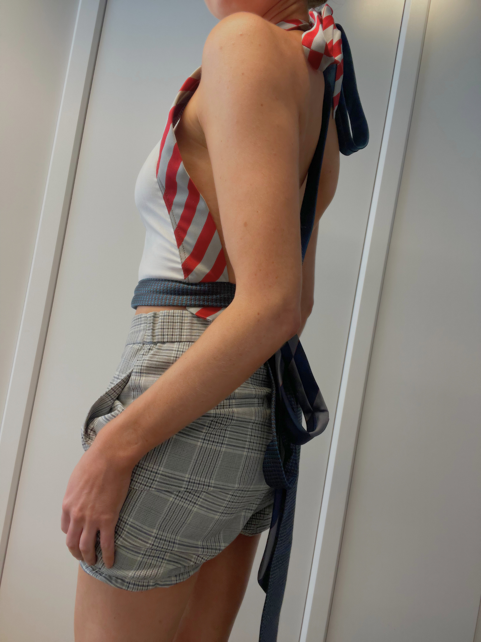 SHIRT SLEEVE HALTER / 2938. / XS
